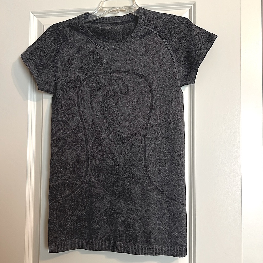 Lululemon Swiftly Run Tshirt Heathered Black 8 - image 3